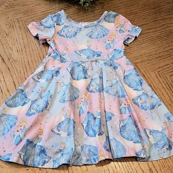 Cinderella dress size 4-5T - Picture 9 of 9